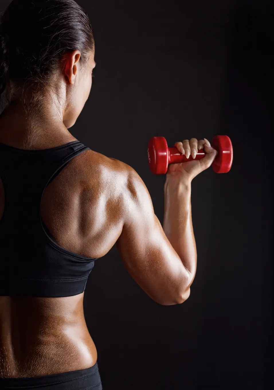 Healthcare marketing packages UAE: Woman lifting a dumbbell in the Performance plan section, supporting SEO and organic visibility